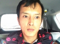 my nhan hoa ngu thi nhau bop mui veo cam de chung minh dep khong dao keo