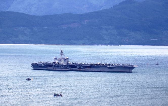 hom nay dai bang vang uss carl vinson cua ham doi 7 my roi da nang