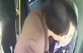Hành khách say xỉn, cắn vào mặt tài xế xe buýt