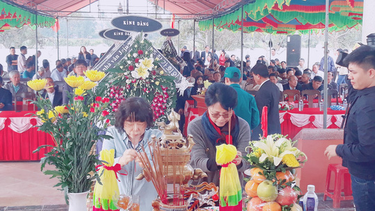 41 nguoi han quoc cui dau ta loi truoc bia mo vu tham sat o ha my