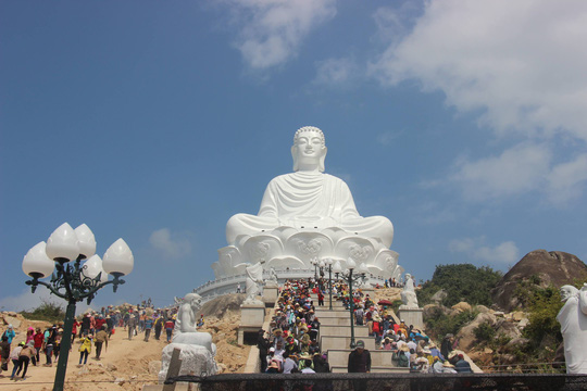 tuong phat trong du an tam linh cua ong tran bac ha hut khach