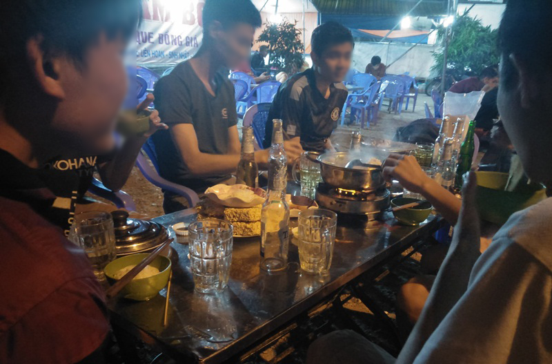lang nhau sinh vien me ngheo lang nguoi nhin con chen chu chen anh
