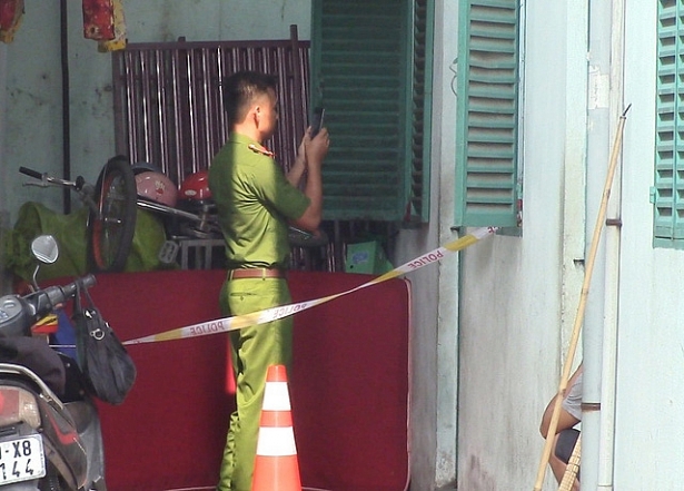 hai vo chong boc chay trong phong tro nghi tu thieu