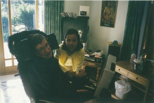cau chuyen it ai biet ve con gai nuoi nguoi viet cua stephen hawking