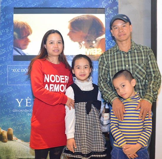 cau chuyen it ai biet ve con gai nuoi nguoi viet cua stephen hawking
