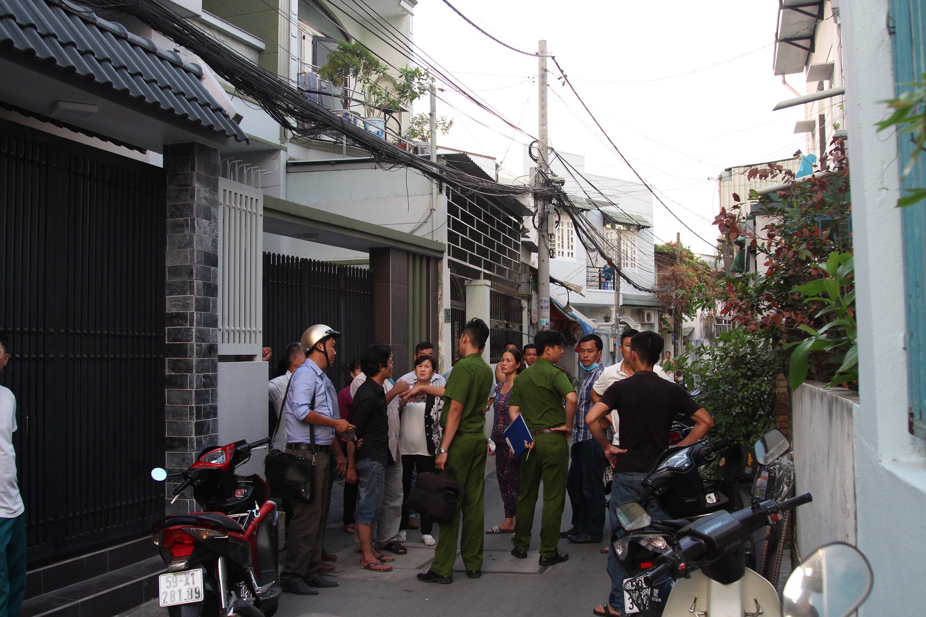phat hien thi the nguoi phu nu dang phan huy trong phong tam