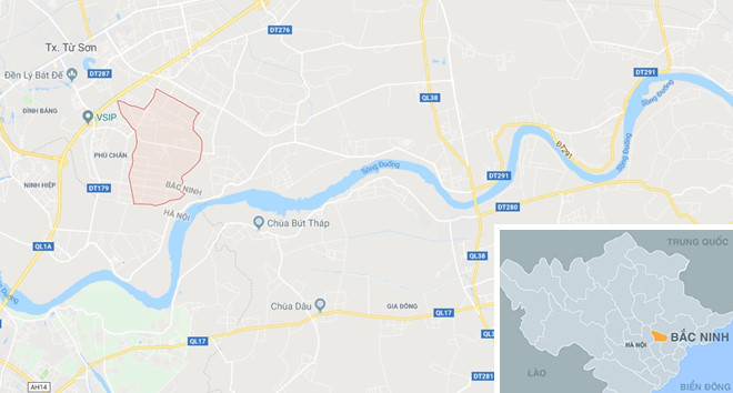 phong nhanh qua nga tu 2 nguoi di xe may bi taxi hat len nap capo