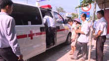 Giải cứu bé trai khuyết tật nghi bị mẹ ruột ngược đãi