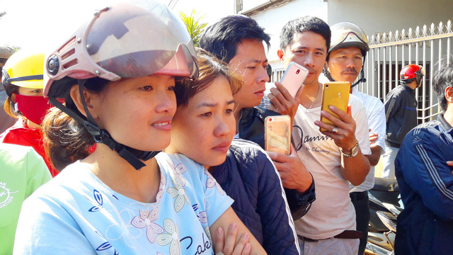 vi sao nguoi nong dan phai chen nhau di siet no