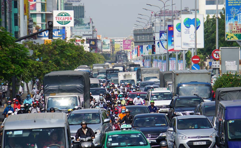 nguoi sai gon khon kho vuot ai ket xe cua ngo tay bac tp