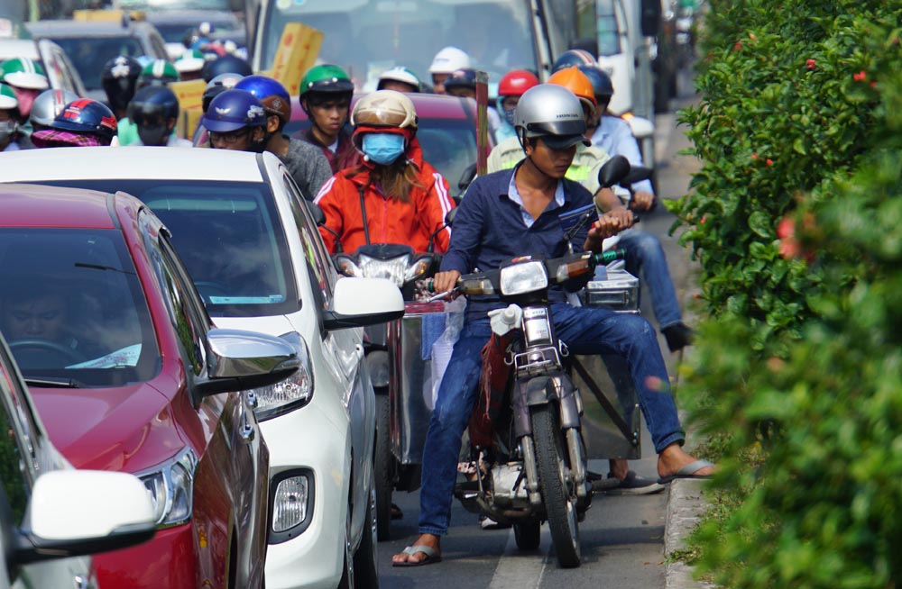 nguoi sai gon khon kho vuot ai ket xe cua ngo tay bac tp