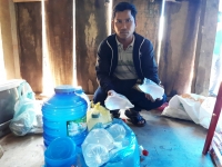gan 30 hoc sinh nghi ngo ngo doc tra sua va banh mi