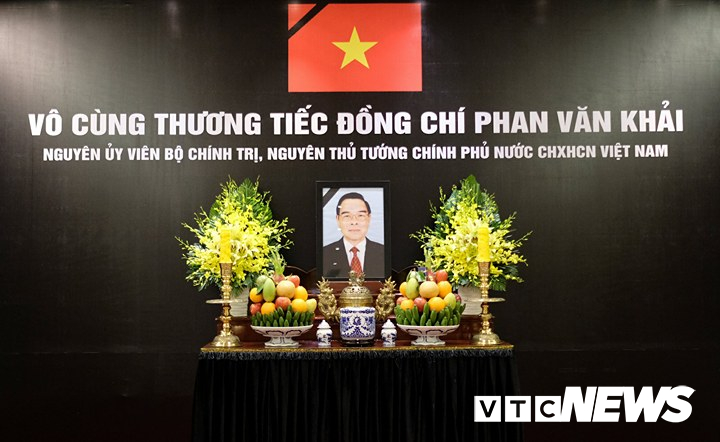 nhung hinh anh dau tien trong le tang co thu tuong phan van khai