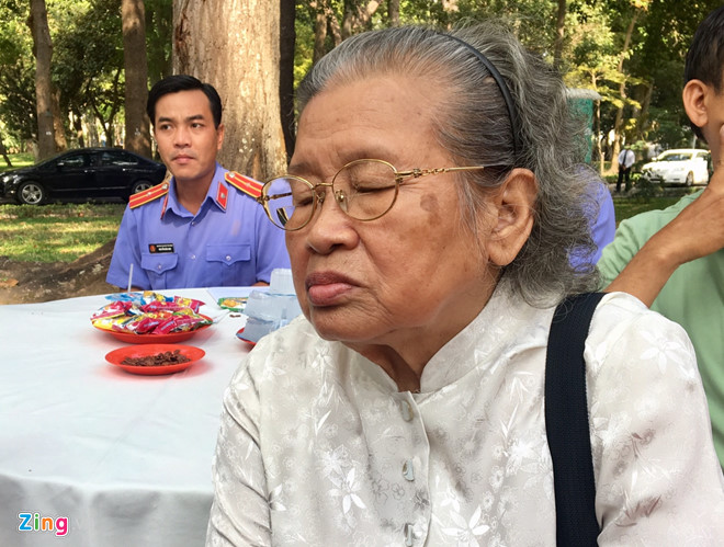 cu ba 81 tuoi vuot 300 km di vieng nguyen thu tuong phan van khai