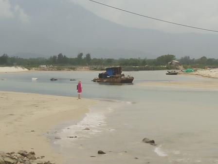 hue gan 7 ty nao vet cua bien thuyen ngu dan van an binh bat dong