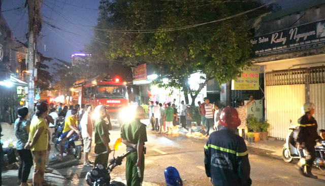 tphcm chay nha hang xom xong vao cuu thoat hai ba chau