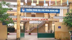 Chia nhau số tiền lớn từ khoản hoa hồng bán đồng phục học sinh
