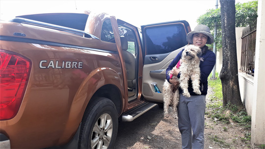nguoi dan bat khoc khi nhan lai thu cung bi nhom thanh nien trom ban
