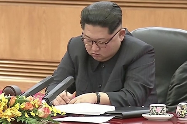 nhung cu chi khiem nhuong cua ong kim jong un o trung quoc