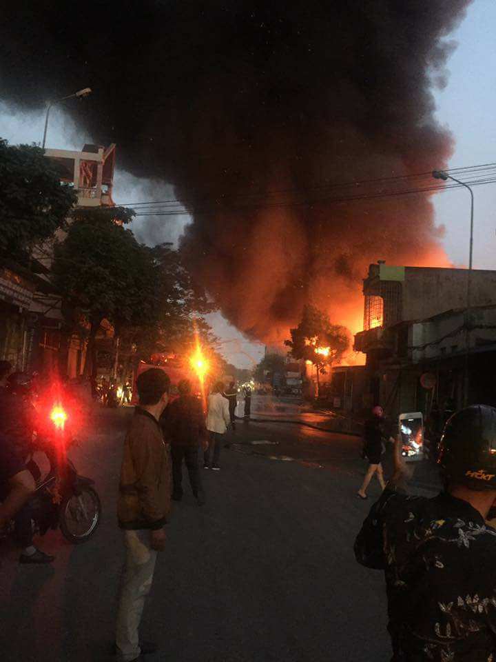 chay ruc xuong go thieu rui ca nha dan o hai phong