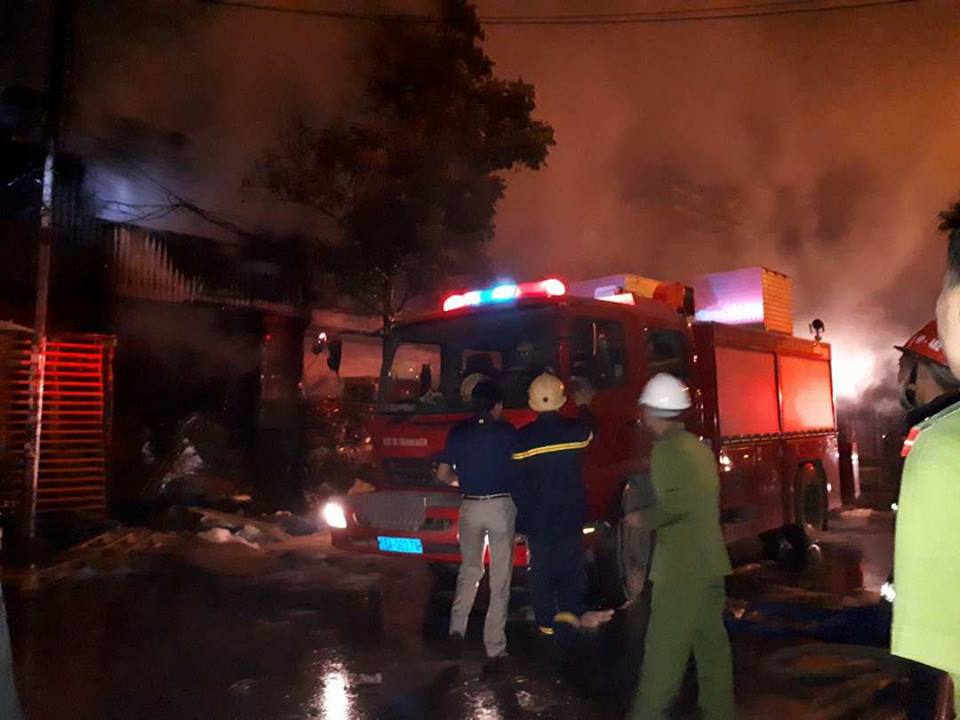 chay ruc xuong go thieu rui ca nha dan o hai phong