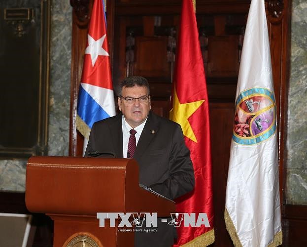 anh tong bi thu nguyen phu trong nhan bang tien sy danh du tai cuba