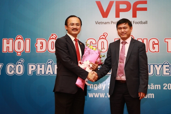 bau thang bau duc va bau tu gap nhau vi bong da viet nam