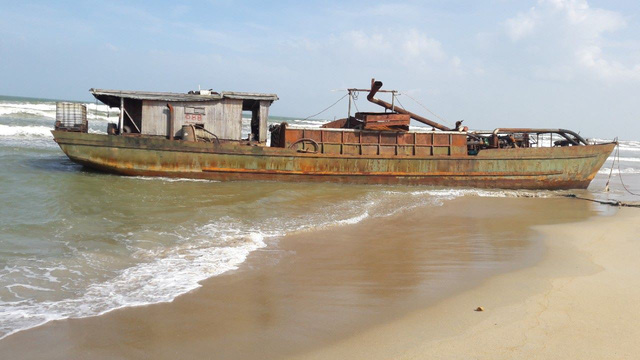 ban dau gia tau ma bi song danh dat vao bo bien