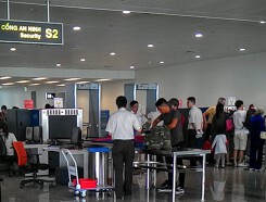 Hành khách giấu 1 kilogam vàng trong sạc dự phòng để 'tuồn' sang Hàn Quốc