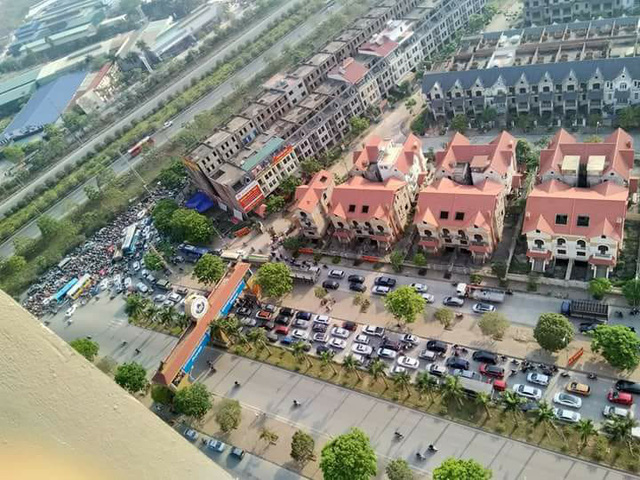 dai lo thang long un tac keo dai vi taxi chan duong cho mot buoi cung le