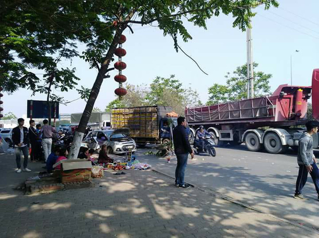 dai lo thang long un tac keo dai vi taxi chan duong cho mot buoi cung le