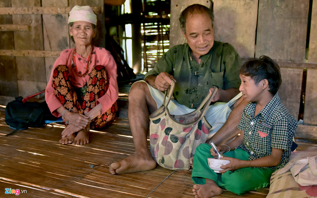 nghi luc phi thuong cua cau be ty hon o quang ngai