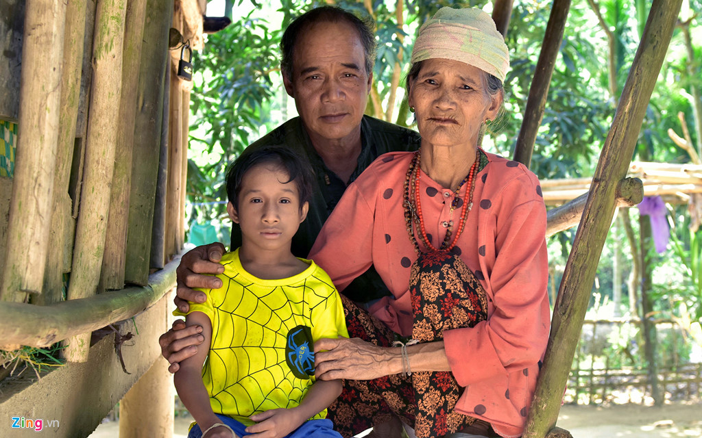nghi luc phi thuong cua cau be ty hon o quang ngai