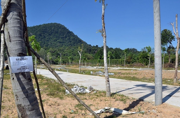 nong trong ngay lai chuyen nguoi nang do khong trong sang va canh sat du xe