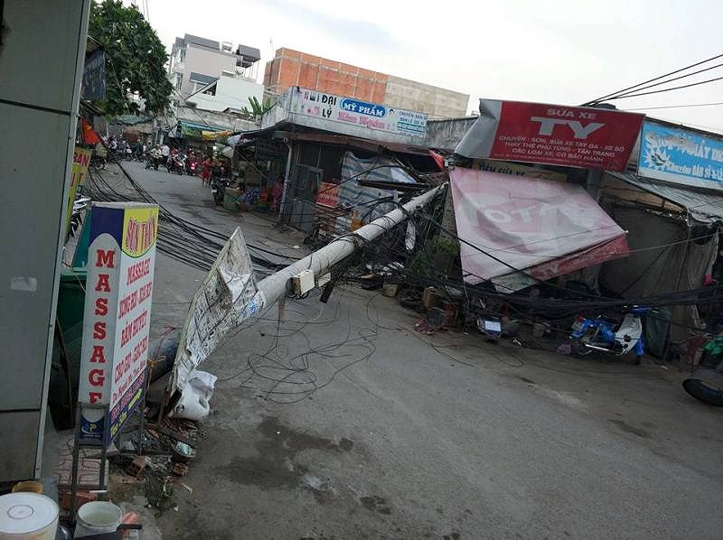 nguoi cha lao vao nha om con gai khi cot dien do