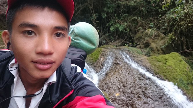 nam sinh vien di bo xuyen viet chi voi 20000 dong