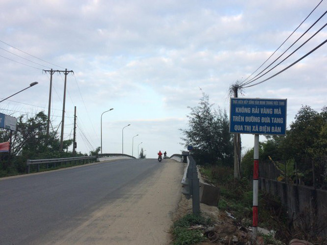 dam tang thanh ganh nang gia dinh nguoi mat khach vieng chia se gi