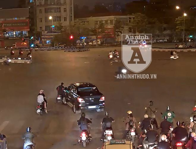 anh hien truong tan nat vu xe may bi o to ban tai keo le hang tram met