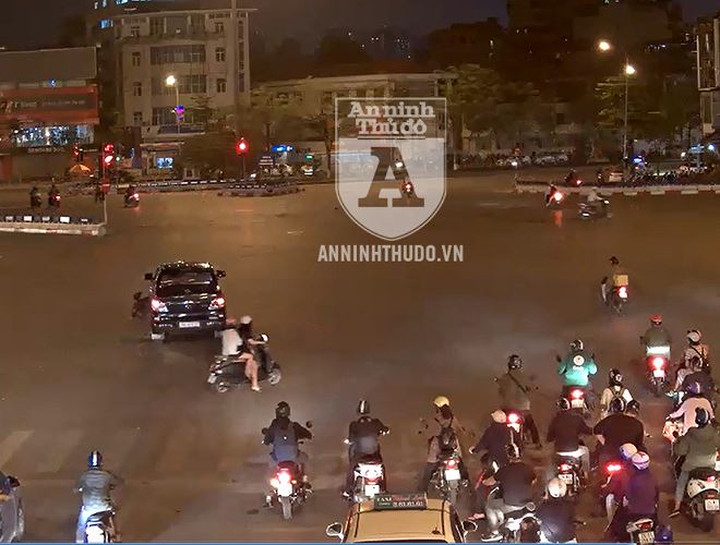 anh hien truong tan nat vu xe may bi o to ban tai keo le hang tram met