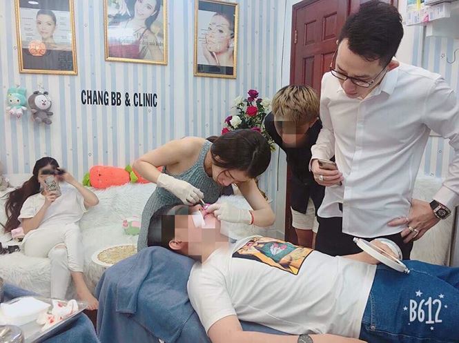 bi lat tay chu co so tham my chui vu khong phong vien