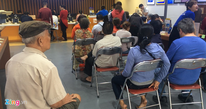 nguoi dung mat ca ngay chi de chup anh chan dung cho nha mang