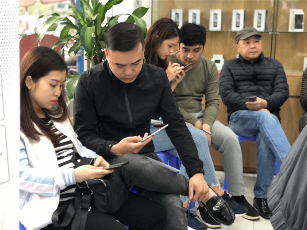 ha noi nguoi dan doi mua di bo sung thong tin cho thue bao di dong