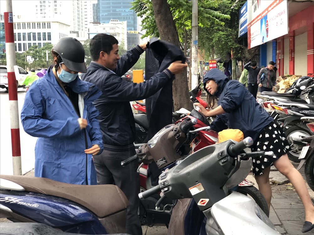 ha noi nguoi dan doi mua di bo sung thong tin cho thue bao di dong
