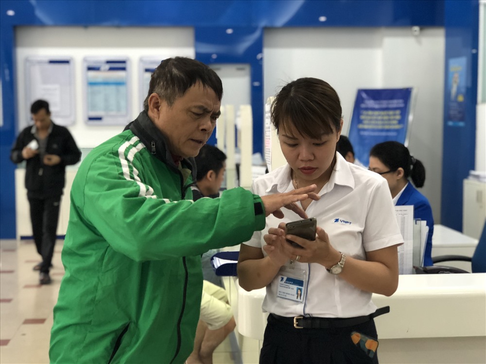 ha noi nguoi dan doi mua di bo sung thong tin cho thue bao di dong