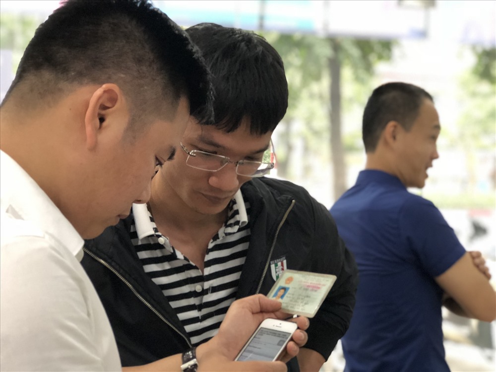 ha noi nguoi dan doi mua di bo sung thong tin cho thue bao di dong