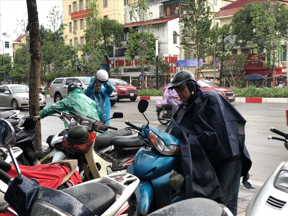ha noi nguoi dan doi mua di bo sung thong tin cho thue bao di dong