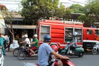 tp hcm chay nha 2 tang trong hem sau 2 nguoi thoat chet