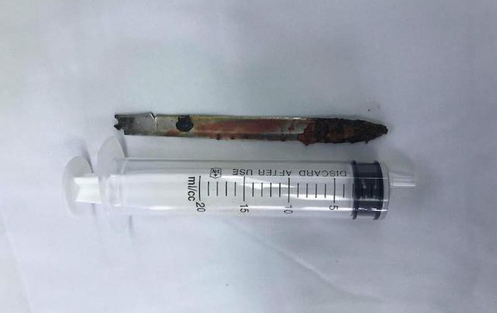 luoi dao 13cm ngu quen o lung chien si cong an suot 11 nam