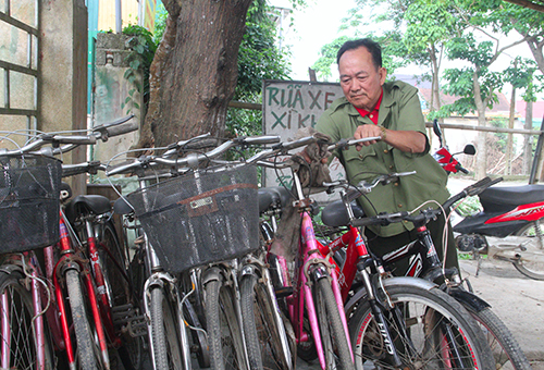 cuu binh mua phe lieu lam xe dap tang hoc sinh ngheo