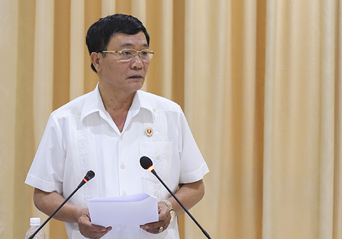bi thu da nang lo chong tham nhung dang chay ngun ngut